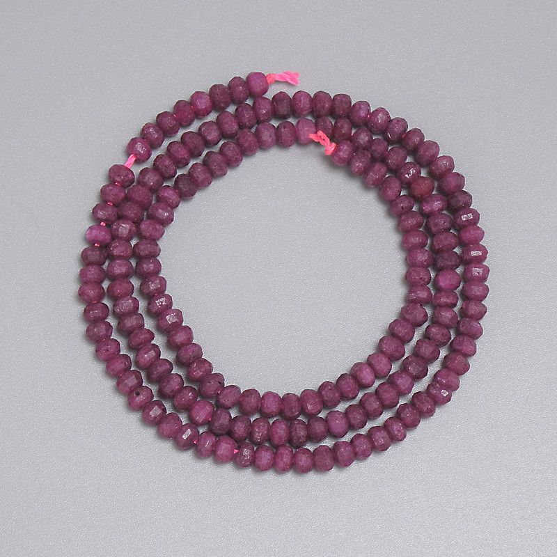 Mărgele rubin tăiate rondeluri 4x3 mm, lungime aproximativă 39 cm, pe șnur