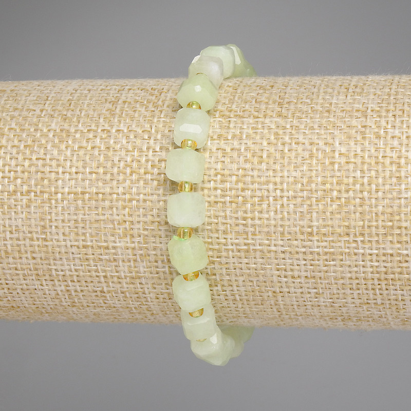 Brățară din crizolit olivină, cub granulat, diametrul 6,5×6,5 mm, mărgele de 3 mm, lungime 18 cm, pe elastic
