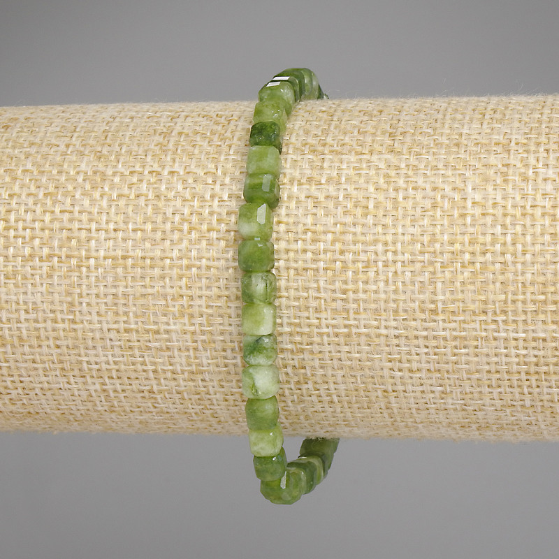 Brățară din jadelit, cuburi tăiate, diametru 4,5×4,5 mm, lungime 18 cm, extensibil