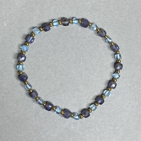 Brățară cu topaz tăiat cub, 3,5 mm, iolit 4 mm, hematit 2 mm, lungime 18 cm, elastică
