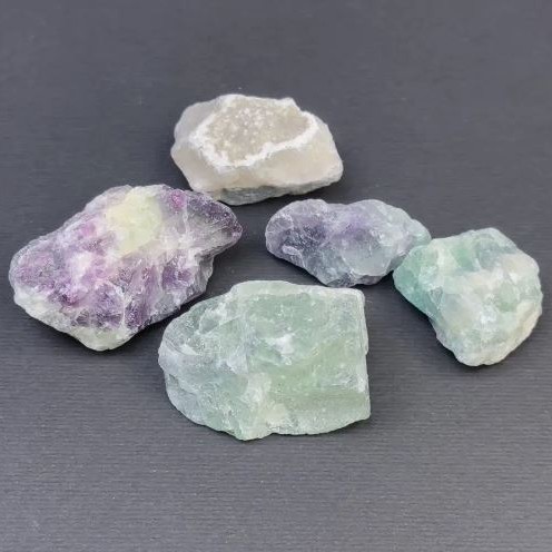 Fluorit natural – bucăți brute fără gaură, 28-32×20-24 mm (+/-) (la 100 g +/-)