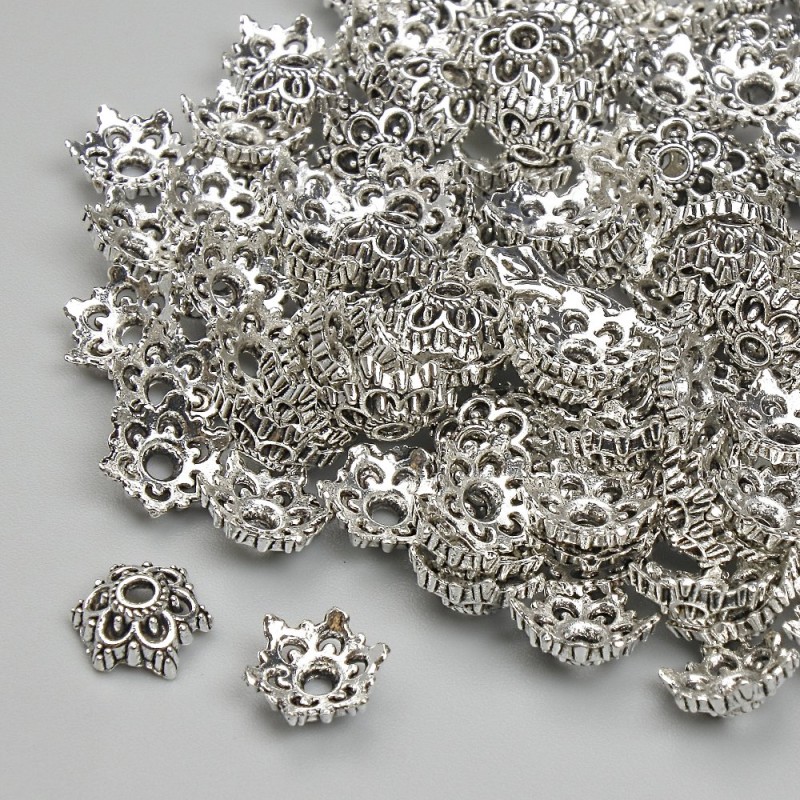Capace pentru mărgele, culoare metalică argintie, diametru 7 mm ±, gaură de aproximativ 1,4 mm ±, ambalare 20 g (~130 buc.)