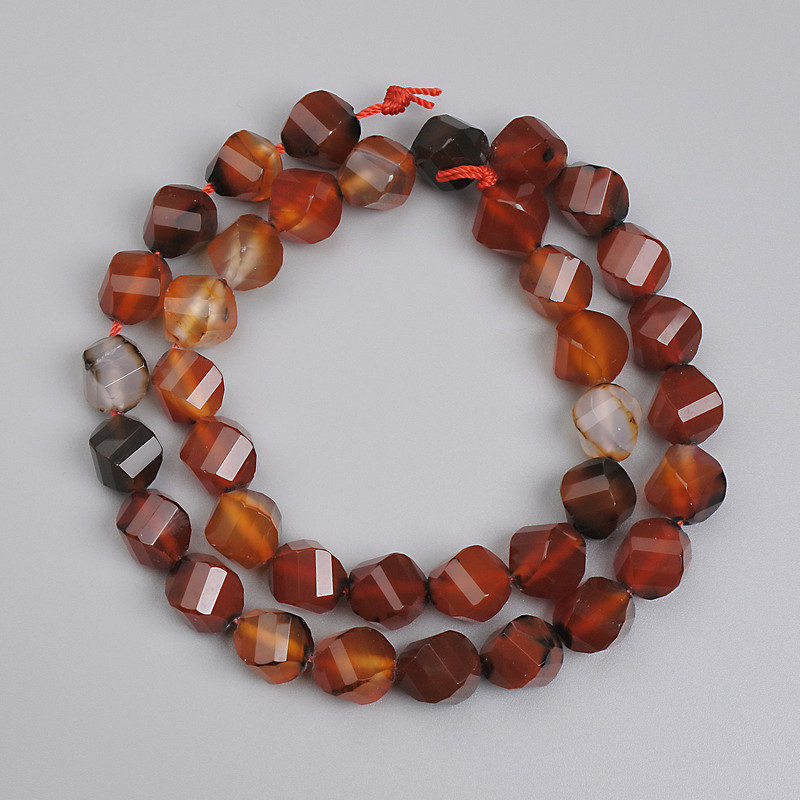 Perle din agat, tăiate în formă de romb, diametrul 10x8 mm, lungime 36 cm, pe fir