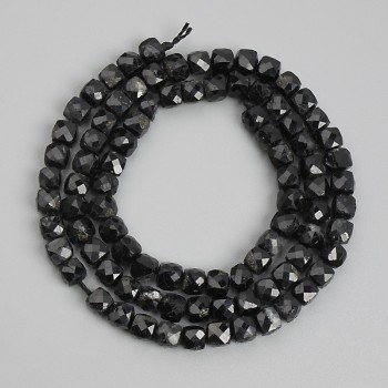 Reducere! Mărgele din turmalin negru, cuburi tăiate, diametrul 4x4 mm ±, pe șnur, lungime 39 cm+