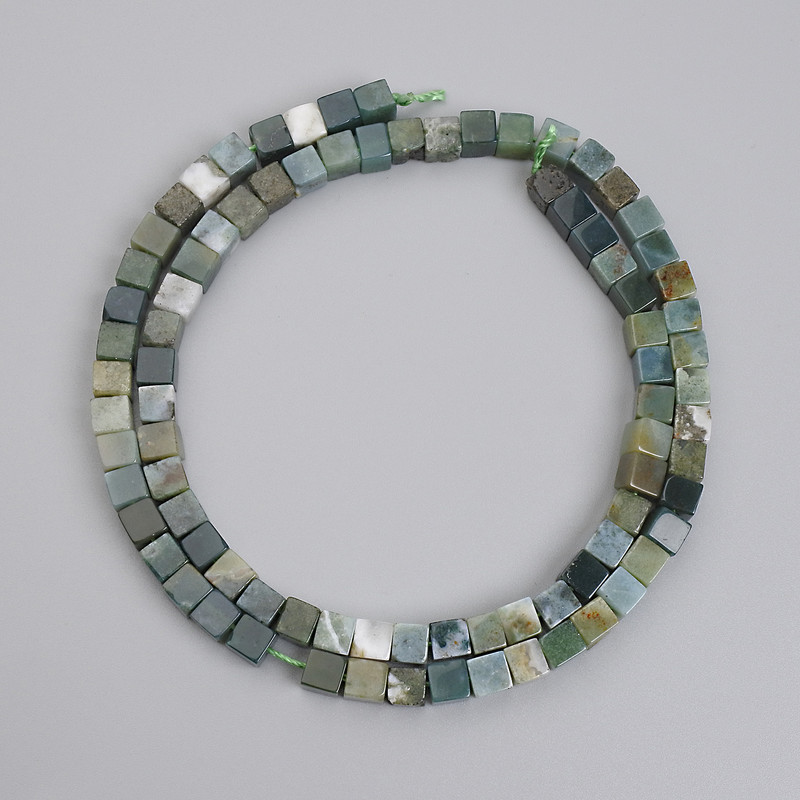 Mărgele de jasper verde cubice, diametrul 4,5 x 4,5 mm, pe șnur, lungime aproximativă 39 cm