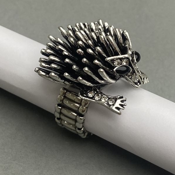 Inel «Arici Sonic» 30x33x17 mm +- cristale albe și negre, metal argintiu, pe elastic, lanț de 10x5 mm+