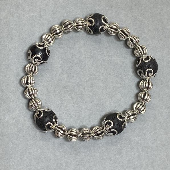 Brățară din lavă netedă, mărgele rotunde, diametru aproximativ 10 mm, cu inserții metalice, lungime 18 cm, bandă elastică