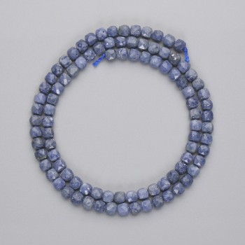 Mărgele din coral burete, cuburi tăiate, diametrul 4x4 mm, lungime aproximativă 39 cm, pe fir