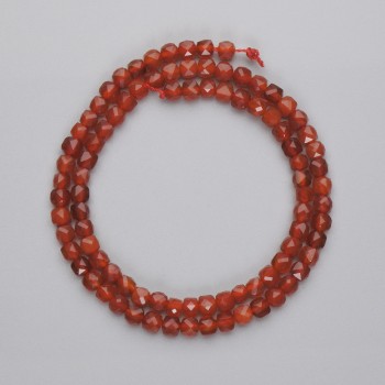 Mărgele carneol tăiate cub, diametrul de 4x4 mm, lungime 38 cm pe șnur