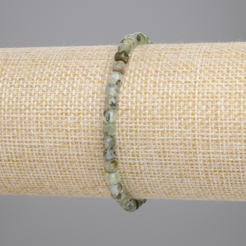 Brățară din prehnit cu cuburi facetate, 4x4 mm, lungime 18 cm, pe elastic