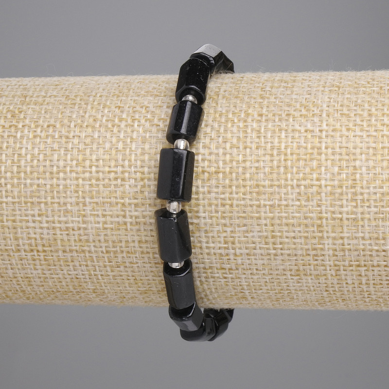 Brățară neagră din turmalin tăiat, diametrul 8-10x6 mm ±, mărgele 3 mm ±, lungime 18 cm ±, pe bandă elastică
