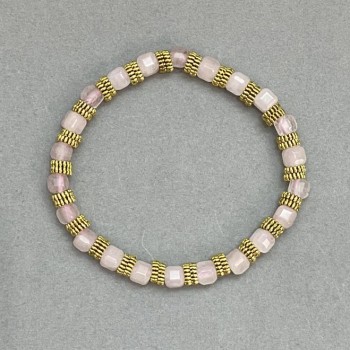 Brățară din cuarț roz, cub facetat de 5 mm, cu inserții metalice, lungime 18 cm, pe elastic