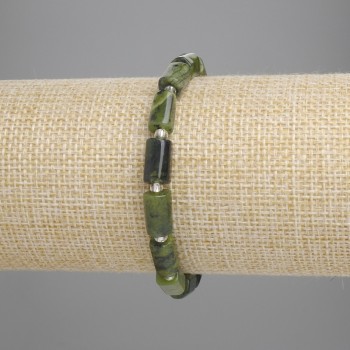 Brățară din jadeit tăiat, diametru 8 mm, bucăți 5–10×5 mm ±, mărgele 3 mm ±, lungime 18 cm ±, elastică