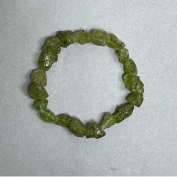 Brățară cu hrizolit din piatră brută, diametru 10-14×9-10 mm, lungime 18 cm, elastic