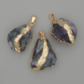 Pandantiv cu fluorit brut, piatră brută ~ 37×18 mm, dimensiuni asortate, metal auriu