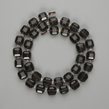Mărgele din topaz fumuriu, cub fațetat, 8x8 mm ±, mărgele de nisip 3 mm ±, lungime 37 cm ±, pe șnur