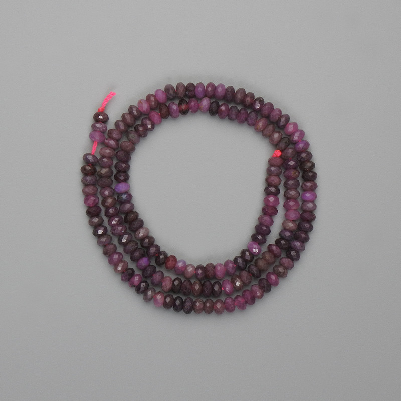 Mărgele rubin facetate, rondelle, 4×2 mm, pe șnur, lungime aproximativă de 38 cm
