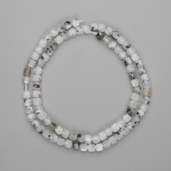 Mărgele de adular facetate cubice 4x4 mm, lungime 38 cm, pe fir