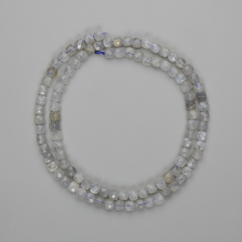Mărgele din labradorit, cuburi tăiate 4x4 mm, lungime aproximativă 39 cm, pe șnur