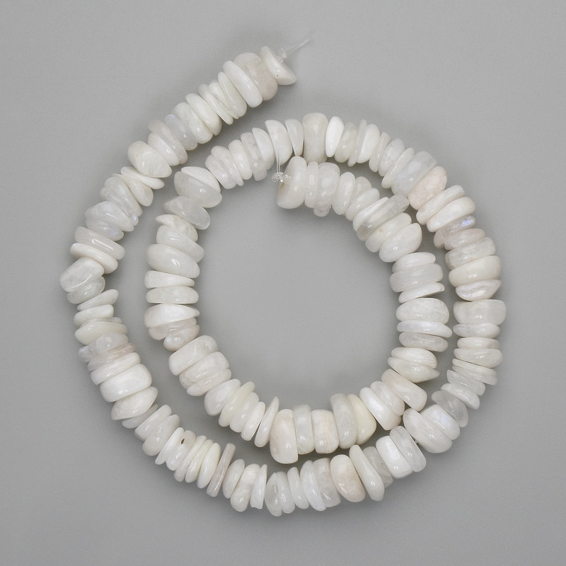 Mărgele din adular, fragment, 9–11×2–4 mm, lungime 39 cm, pe fir