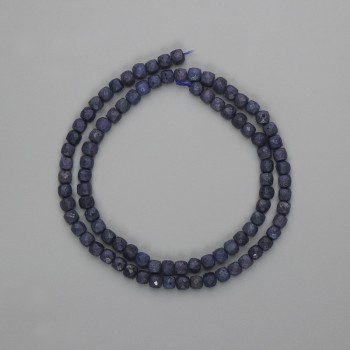 Mărgele din safir brut, cuburi fațetate 4x4 mm, lungime 39 cm ± pe șnur