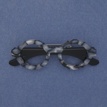  Broșă în formă de ochelari din acrilic și metal argintiu 65x25 mm+