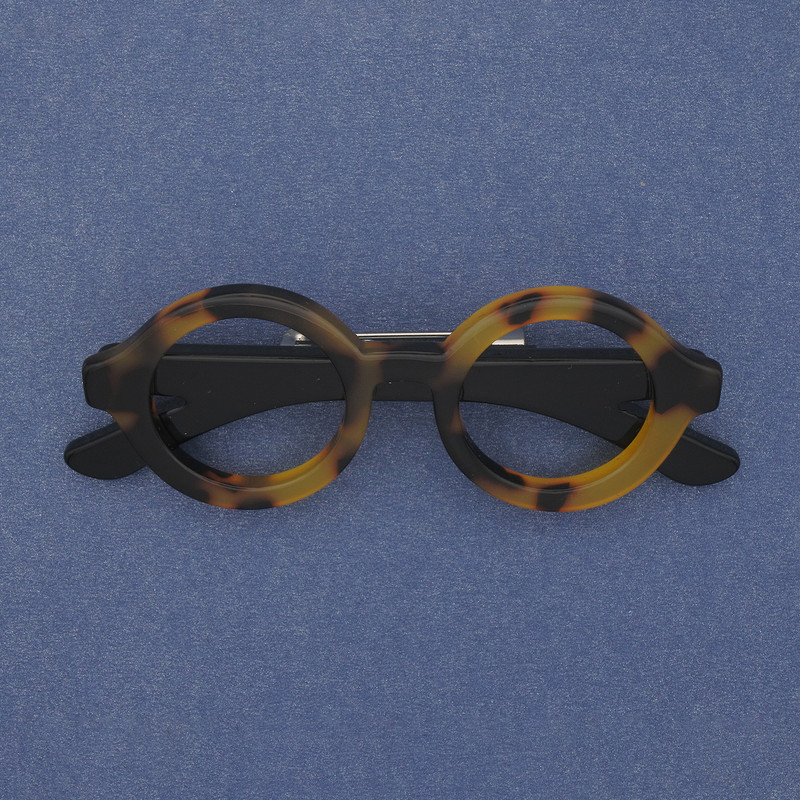 Broșă «Ochelari» din acrilic, metal argintiu, 65×25 mm+