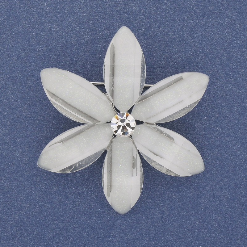 Broșă-pendentă «Floare albă» din acrilic cu stras, metal argintiu, 45 mm+