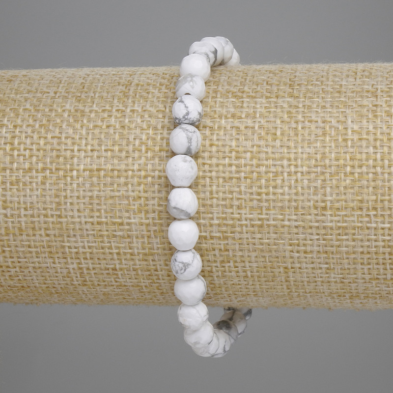Brățară din kaolinit cu mărgele fațetate, diametrul 6 mm+-, lungime 18 cm+- pe elastic