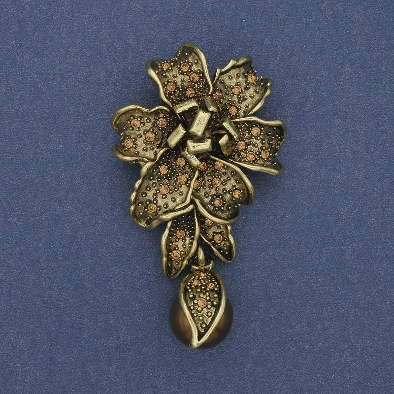 Broșă cu pandantiv floare, perlă și strasuri, culoare bronz, 60×32 mm