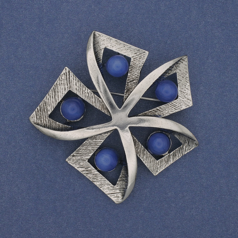 Broșă Accent cu ochi de pisică albastru, metal argintiu, 60 mm+