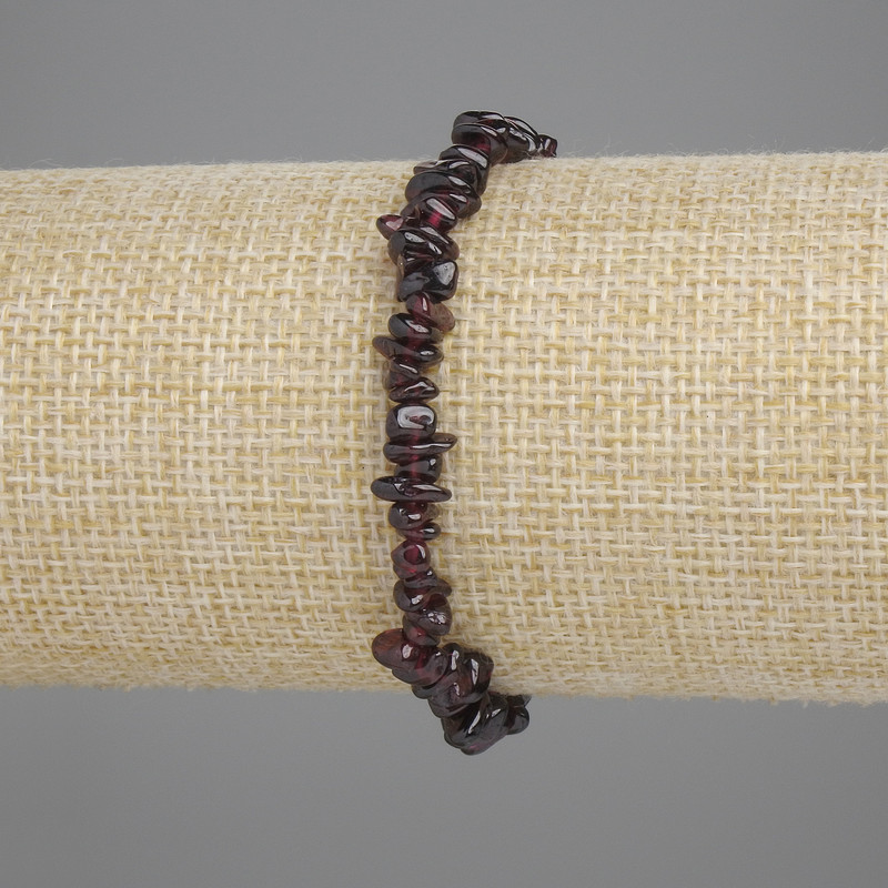 Brățară din fragmente de granat, diametrul 3–7 mm, fragmente 5×1, 5×3 mm ±, lungime 18 cm ±, pe bază elastică