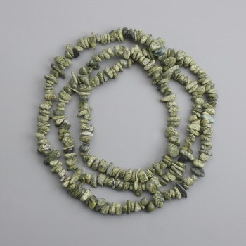 Mărgele din serpentină – fragmente, diametru 6-14×1,5-4 mm ±, lungime 76 cm