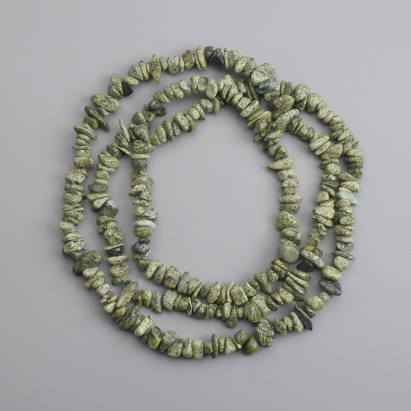 Mărgele din serpentină – fragmente, diametru 6-14×1,5-4 mm ±, lungime 76 cm