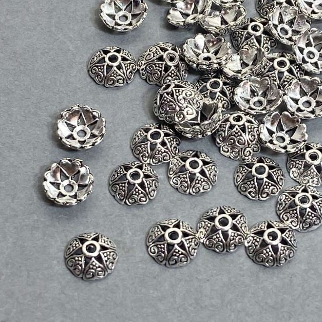 Capace pentru mărgele, culoare argintie, diametru 8×1 mm ±, gaură de 2 mm ±, ambalare ~40 buc. +