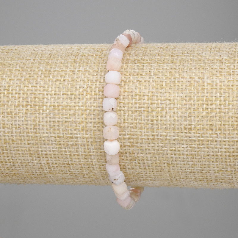 Brățară din opal roz, cuburi tăiate, dimensiuni 4,5×4,5 mm, lungime 18 cm ±, pe elastic