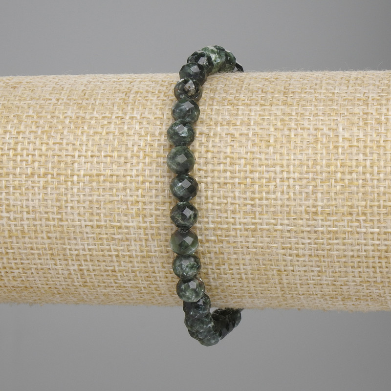 Brățară din serafinit, mărgele tăiate, diametru 6 mm, lungime 18 cm, pe elastic
