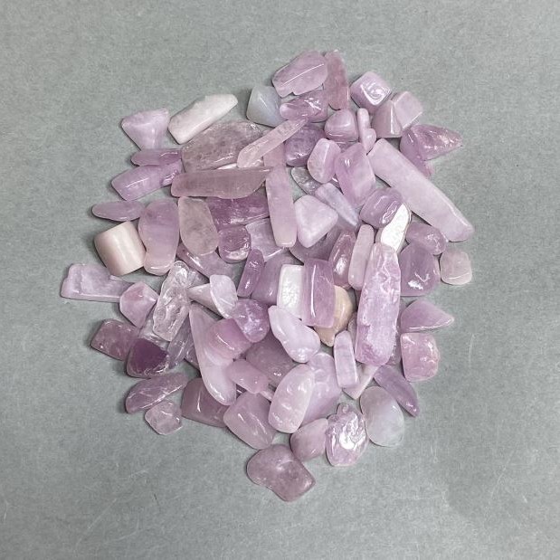 Kunzit cioburi fără gaură, natural, 6-28×4-10 mm ± (la 100 g ±)