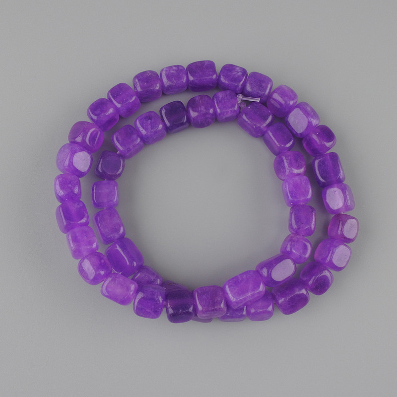 Mărgele Sugilit cubice 6,5-7,5 mm, 5×6,5 mm, lungime 38 cm ± pe șnur