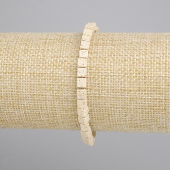 Brățară bej din lavă vulcanică – cuburi 4×4 mm, lungime aproximativă 18 cm, pe elastic