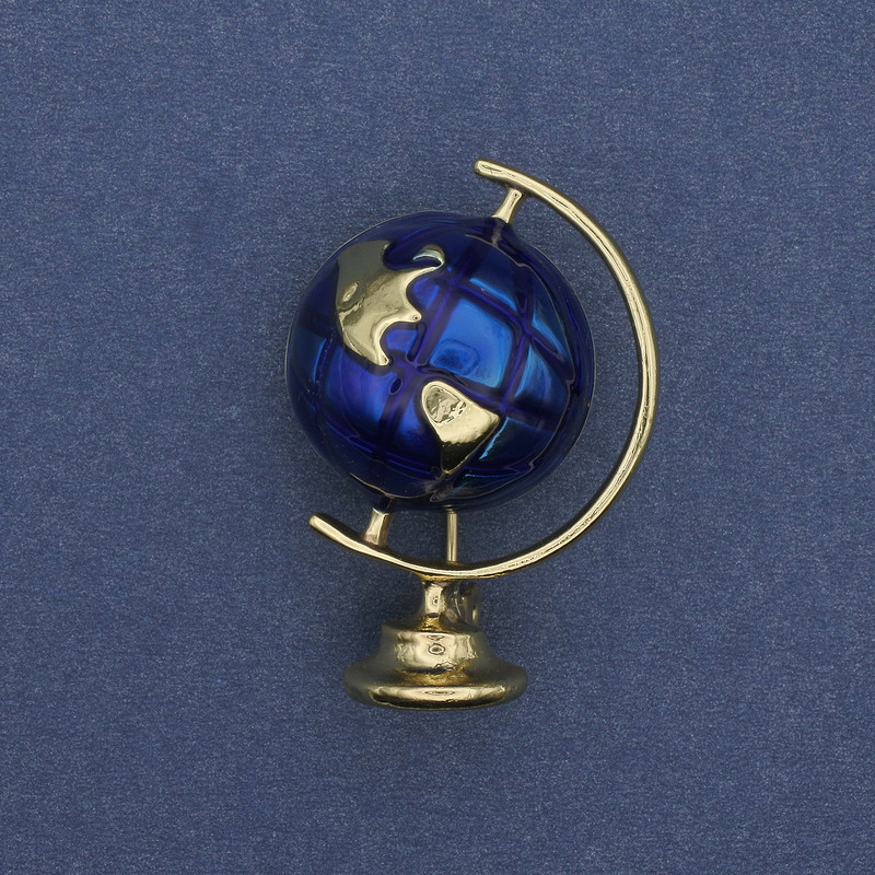 Broșă Glob din metal auriu cu email 36×24 mm+