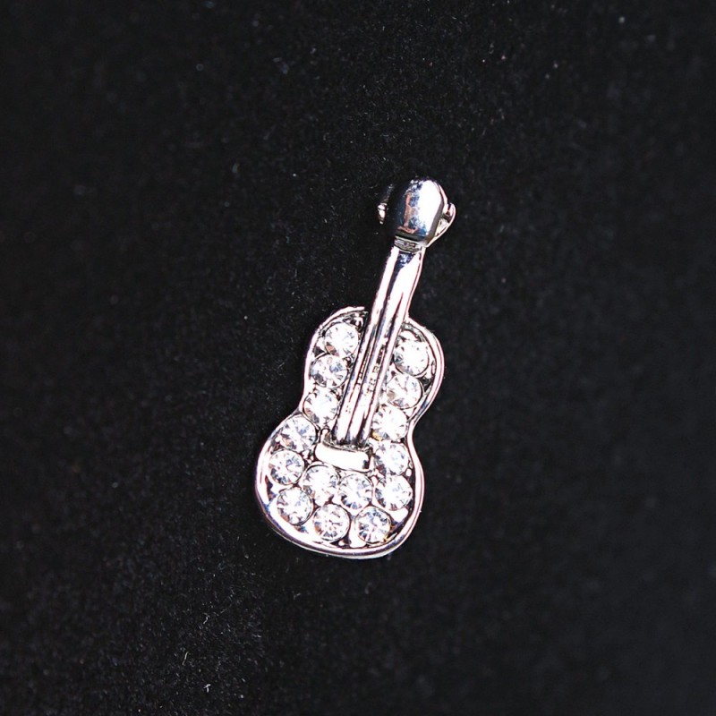 Broșă mică în formă de chitară, din metal argintiu cu strasuri, 2,5 cm