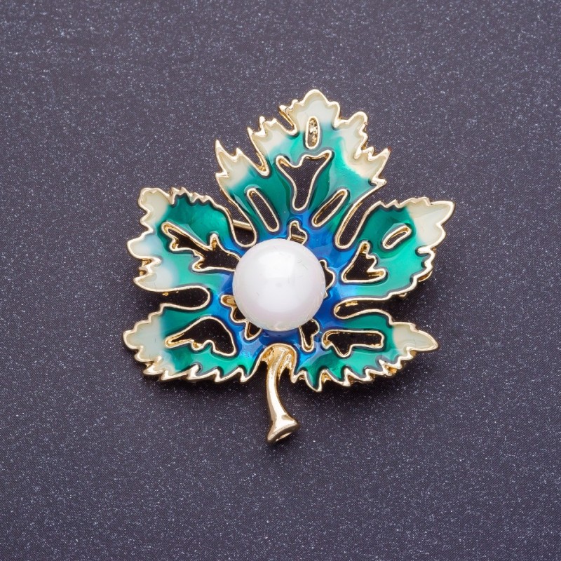 Brosă «Frunză de arțar» 4×3,5 cm, email, culoare metalică aurie