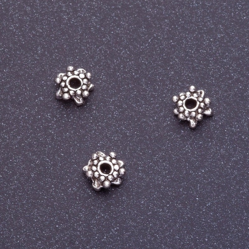 Inserție între mărgele «Fulgi de zăpadă» argintiu, diametru 6 mm, ambalaj 20 g +/- 51 buc