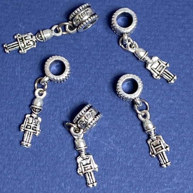 Bail cu pandantiv «Soldățel Pandora», lungime 3 cm, set de 5 buc.