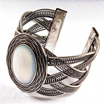 Brățară cu sidef în ramă metalică, montură ovală