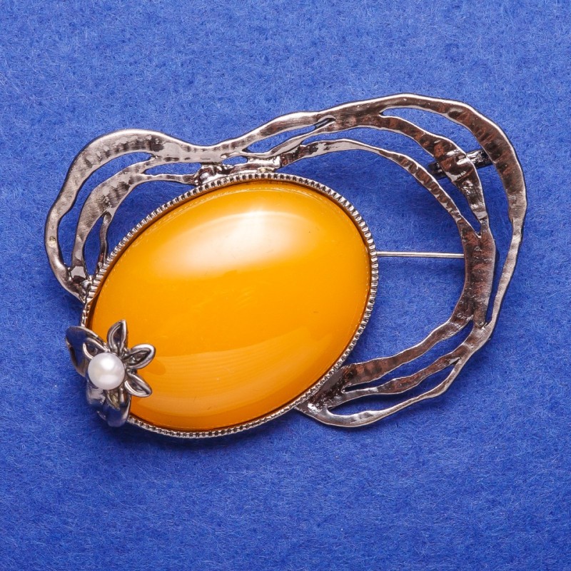 Broșă forjată argintie «Chihlimbar» (după nume) 6,7 × 4,7 cm