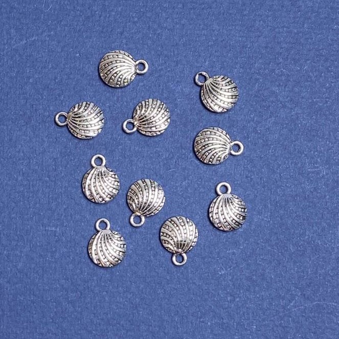 Pandantiv scoică 10×13 mm, ambalaj 20 g, +/- 20 bucăți