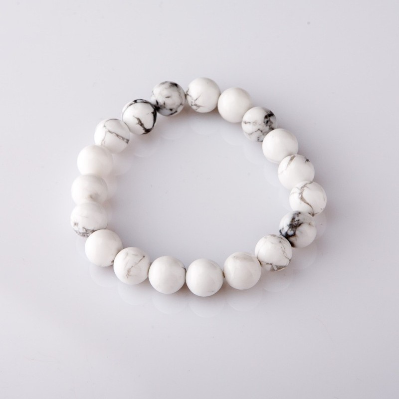 Brățară pe elastic din howlit natural, mărgele netede, diametru de 8 mm