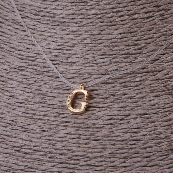 Pandantiv, diametrul de 9 mm pe un șnur de silicon invizibil, lungime 39–44 cm